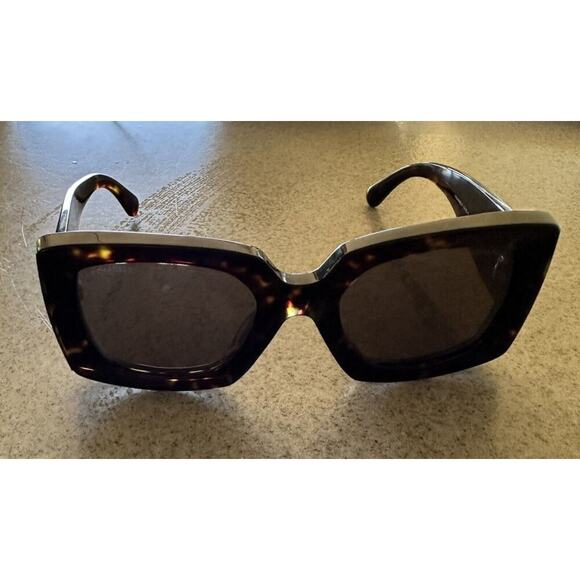 Chanel Sunglasses CH5435, Black/Gold, Brown/black Tortoise Gradient Lens - Picture 2 of 11